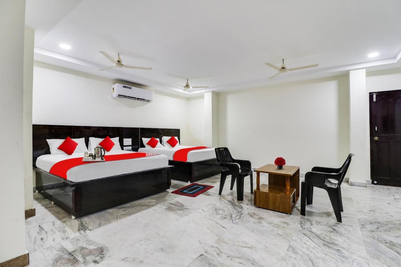 Oyo Dharani Grand Hotel Khammam ภายนอก รูปภาพ
