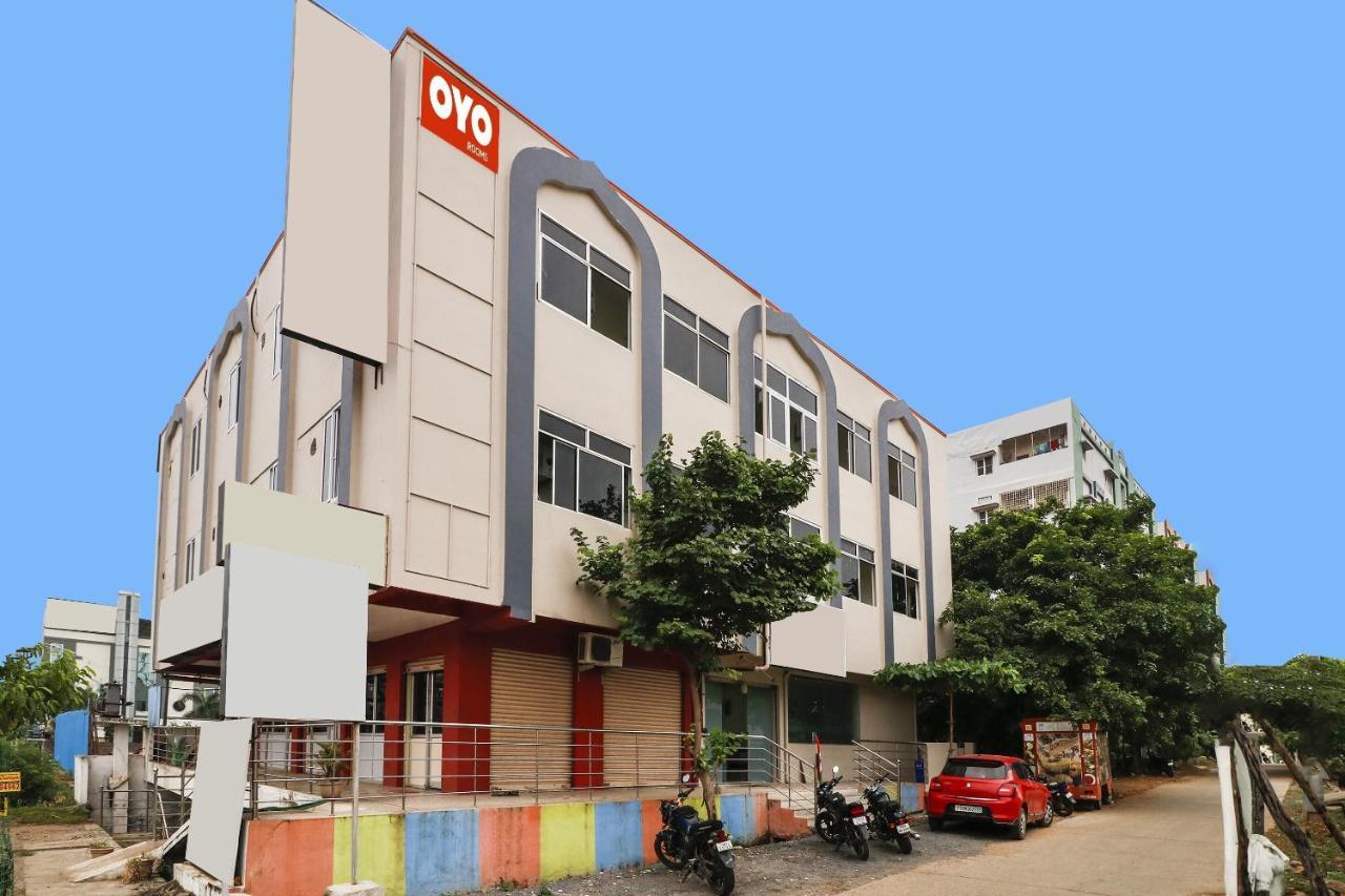 Oyo Dharani Grand Hotel Khammam ภายนอก รูปภาพ